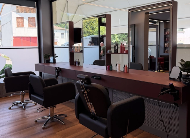 Nuovo look per il salone di parrucchieri