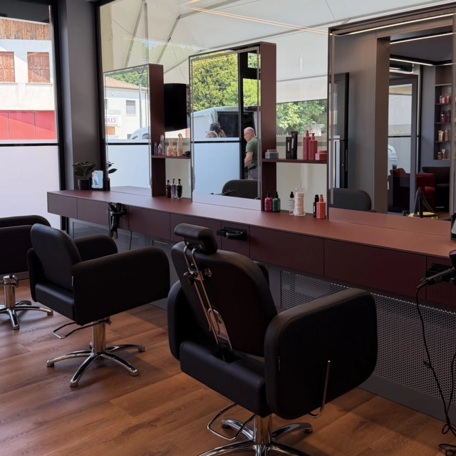Nuovo look per il salone di parrucchieri